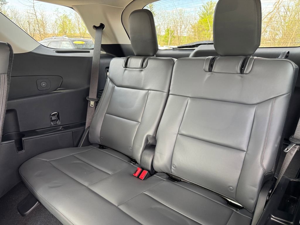 Used 2025 Ford Explorer Active w/ Active Comfort Package AWD/4WD image 38