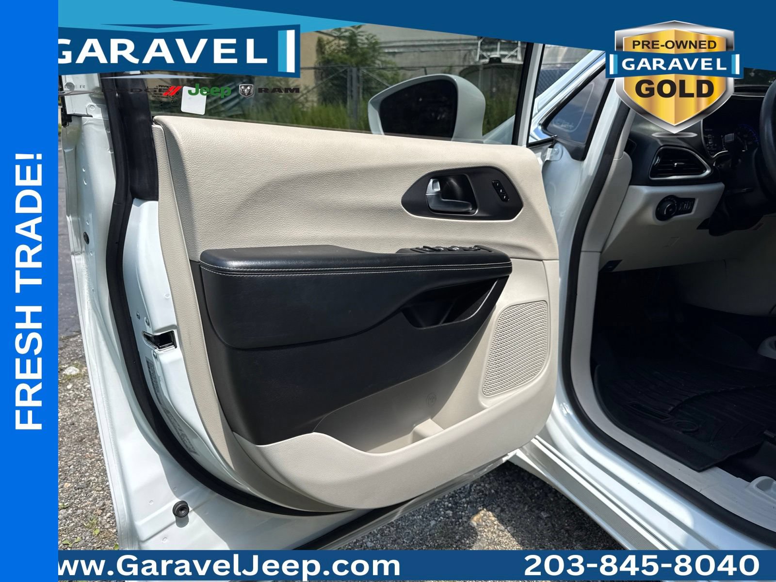 Used 2022 Chrysler Pacifica Touring-L FWD image 10