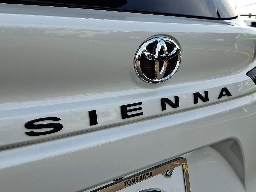 Certified 2026 Toyota Sienna XLE AWD/4WD image 32