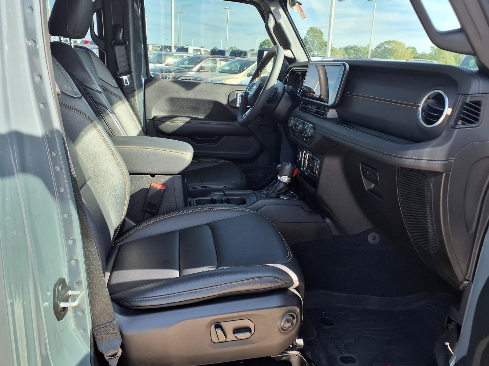Used 2024 Jeep Wrangler Unlimited Sahara AWD/4WD image 21