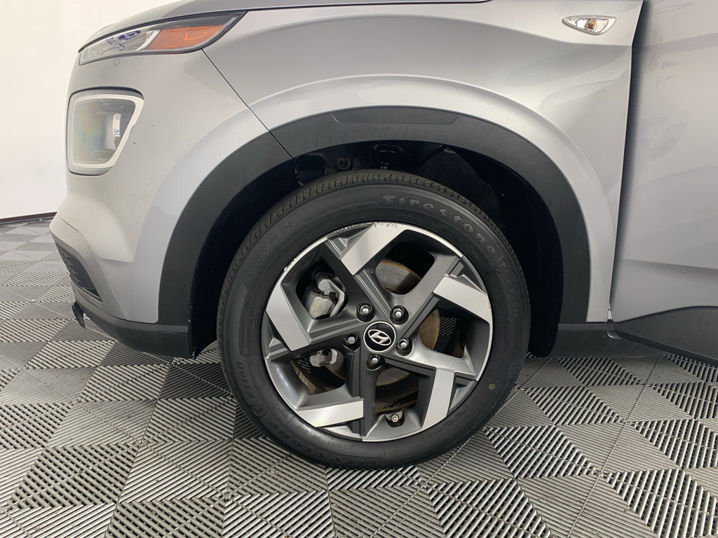 Used 2024 Hyundai Venue SEL FWD image 11
