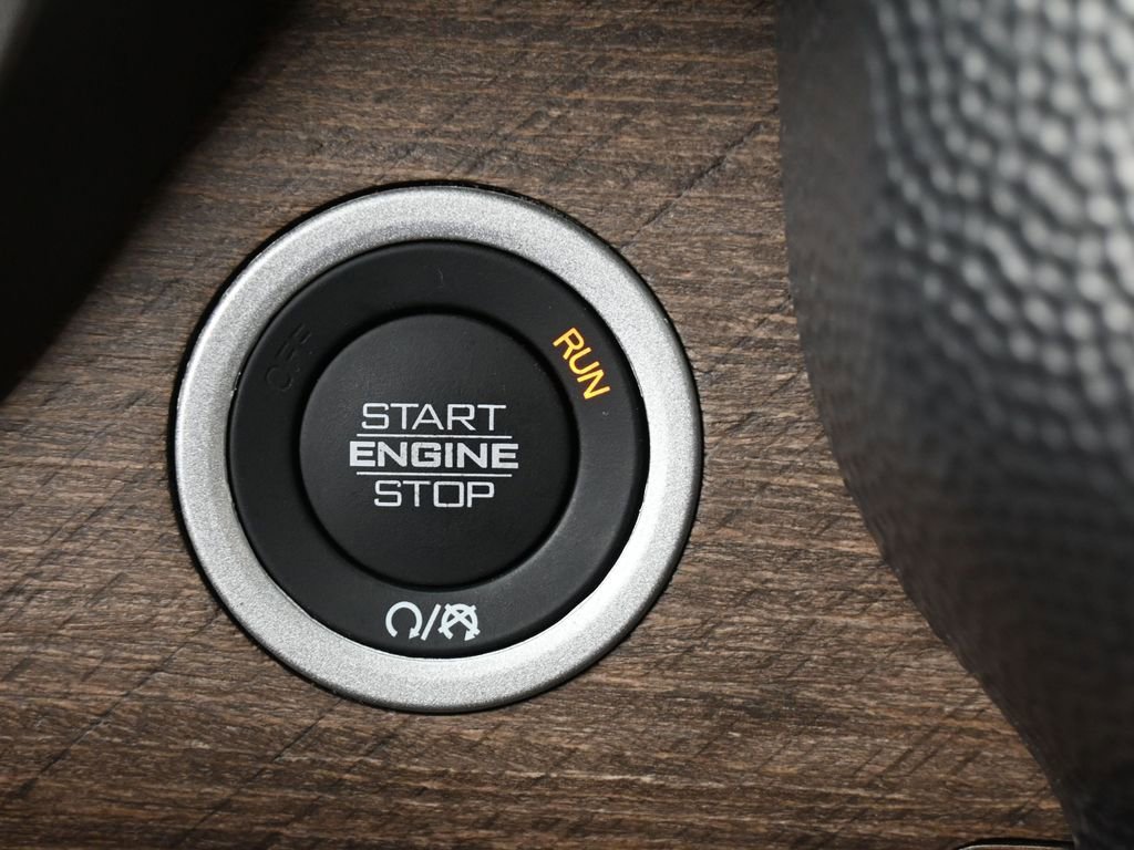 Used 2025 RAM 1500 Limited image 32