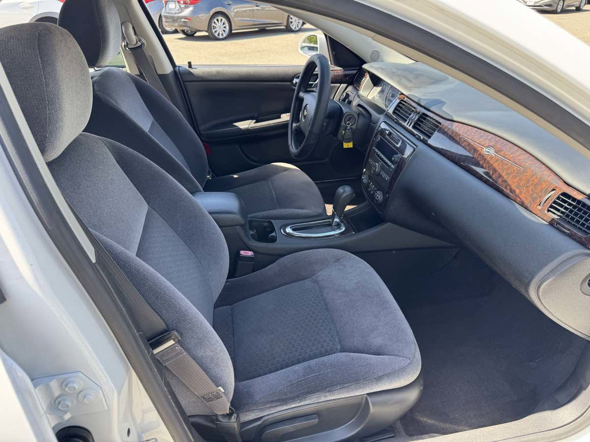 Used 2015 Chevrolet Impala LT image 12