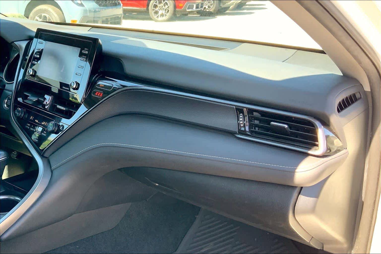 Used 2024 Toyota Camry SE w/ Convenience Package image 17