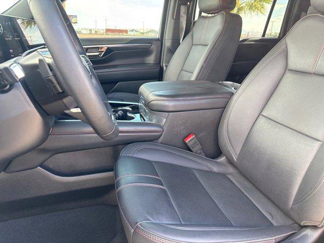 Used 2025 Chevrolet Suburban RST AWD/4WD image 21