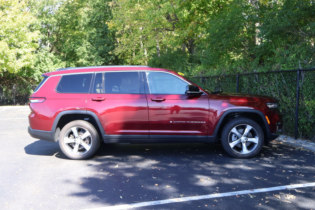 Used 2022 Jeep Grand Cherokee L Limited AWD/4WD image 9