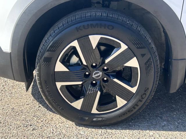 Used 2025 Nissan Kicks SV w/ SV Premium Package AWD/4WD image 10