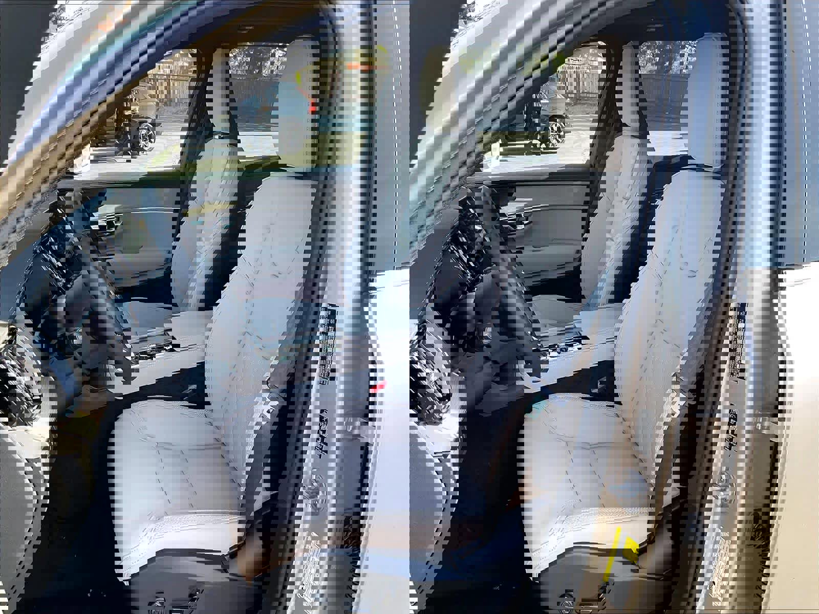 New 2026 Volvo XC90 T8 Plus w/ Protection Package Premier image 11