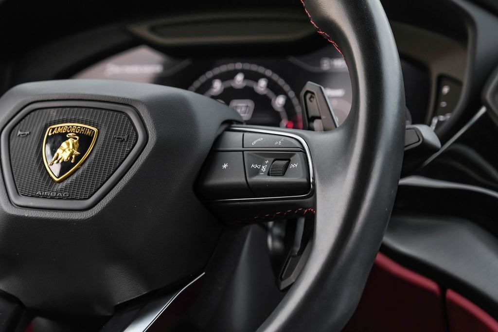 Used 2022 Lamborghini Urus AWD/4WD image 17