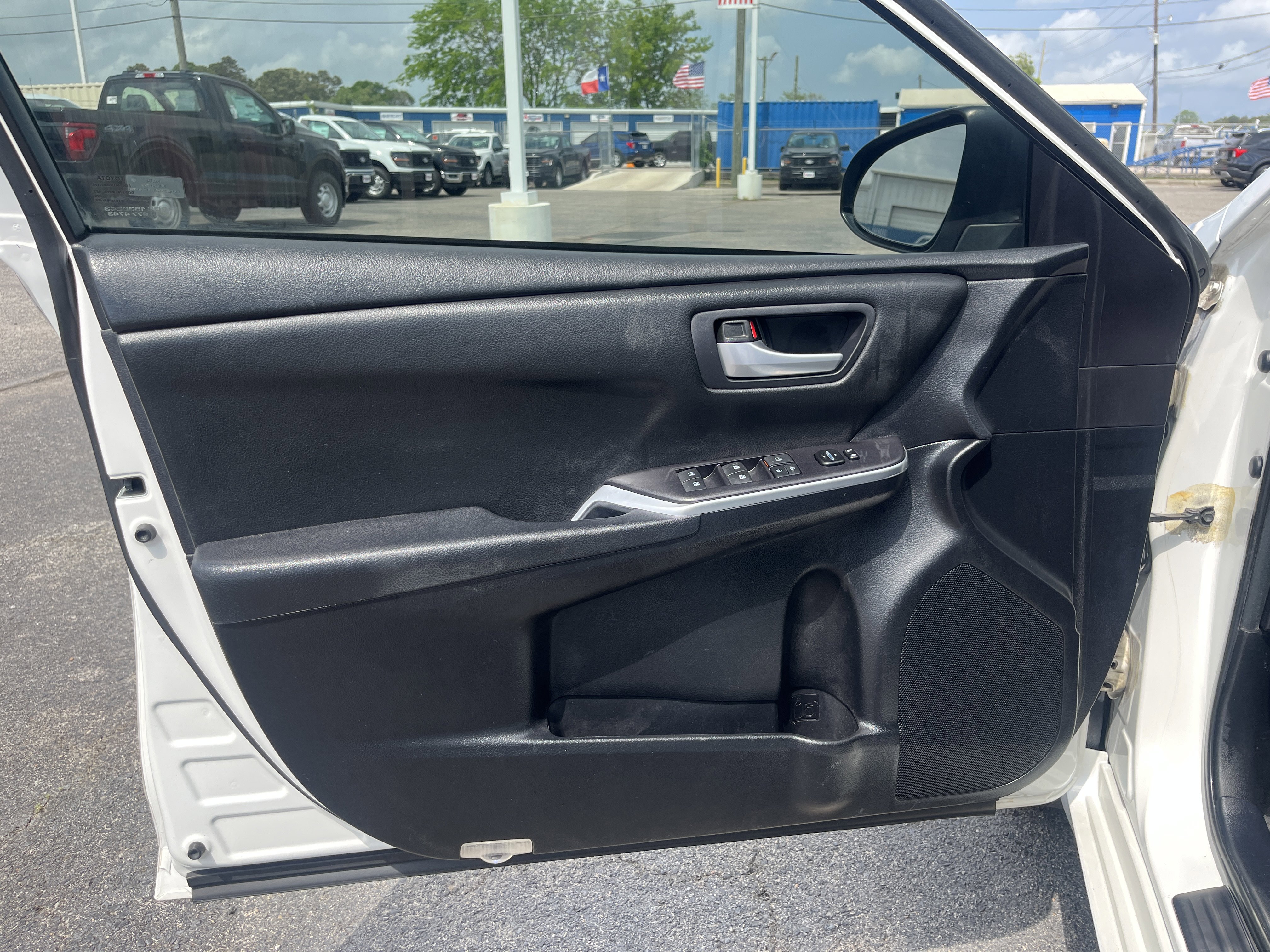 Used 2015 Toyota Camry XLE image 11