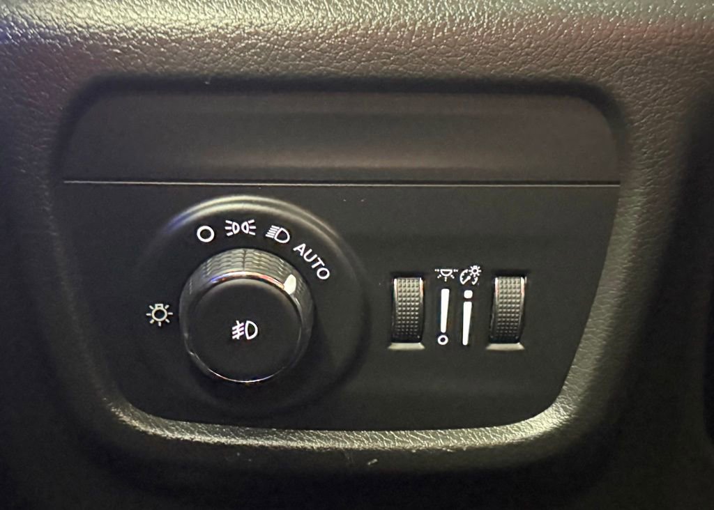 Used 2023 Jeep Grand Cherokee Overland image 14