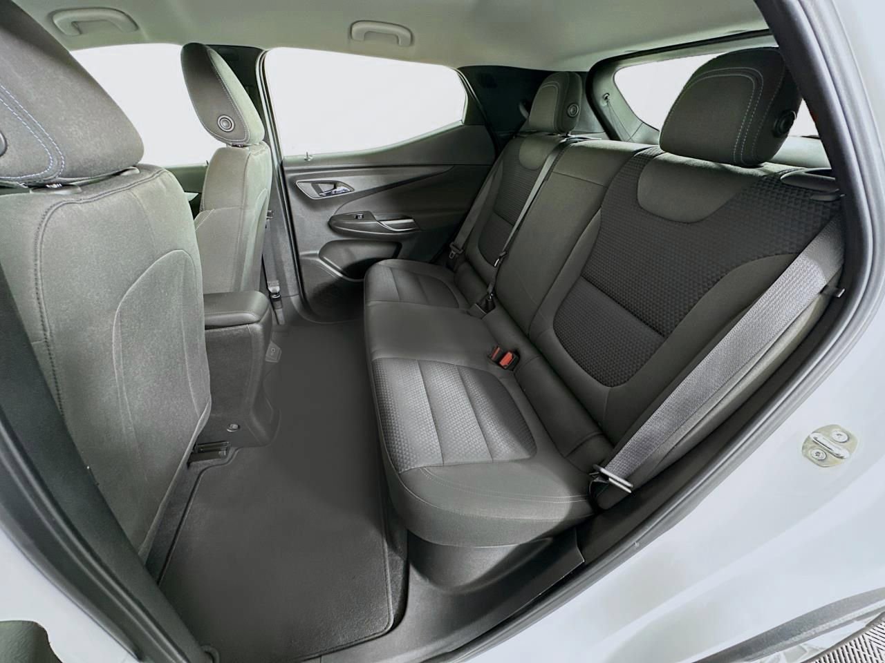 Used 2023 Chevrolet Bolt EUV LT FWD image 36