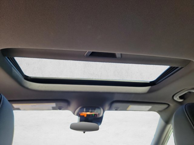 Used 2024 Chevrolet Trax RS w/ Sunroof Package FWD image 21