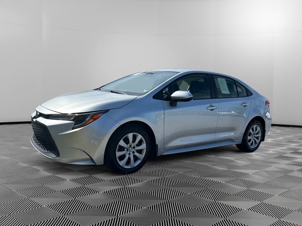 Used 2022 Toyota Corolla LE image 3