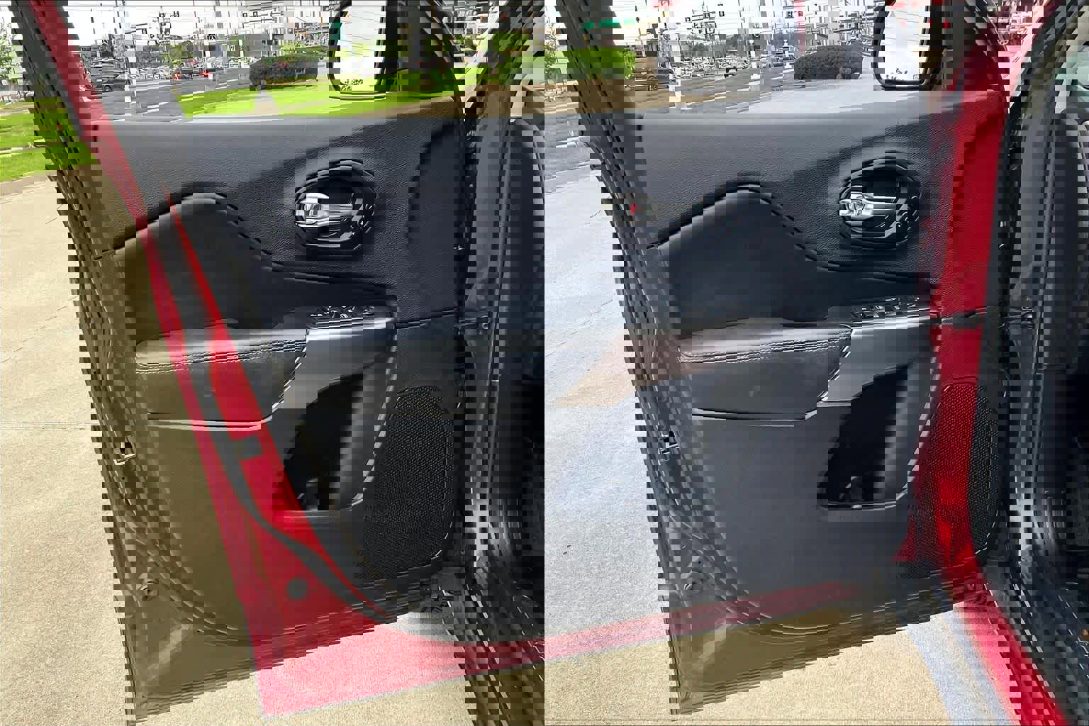 Used 2019 Jeep Cherokee Limited image 21