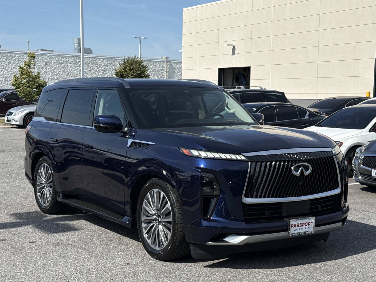 Used 2025 INFINITI QX80 Luxe AWD/4WD image 6