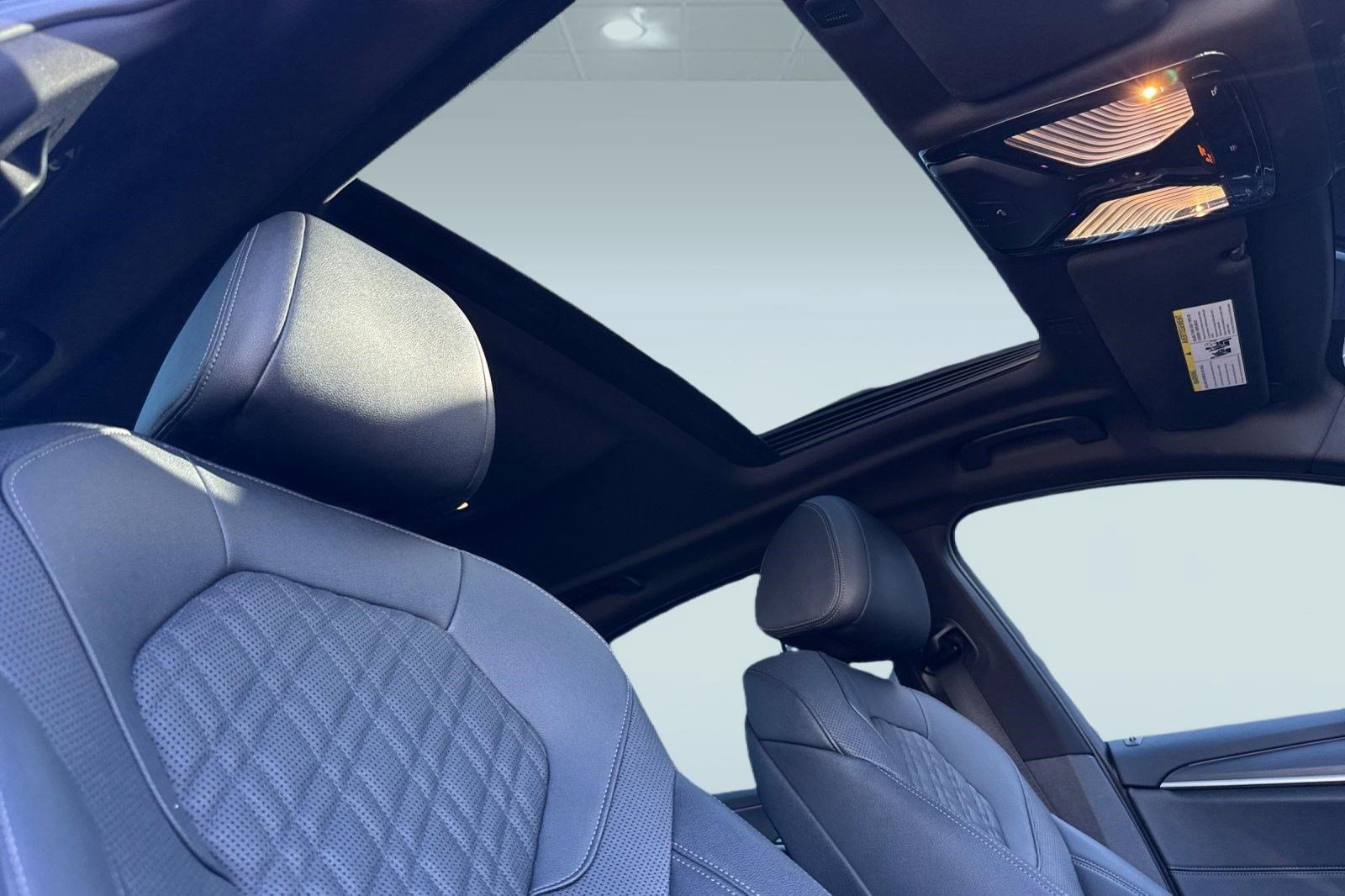 Used 2023 BMW 530e w/ Convenience Package image 14