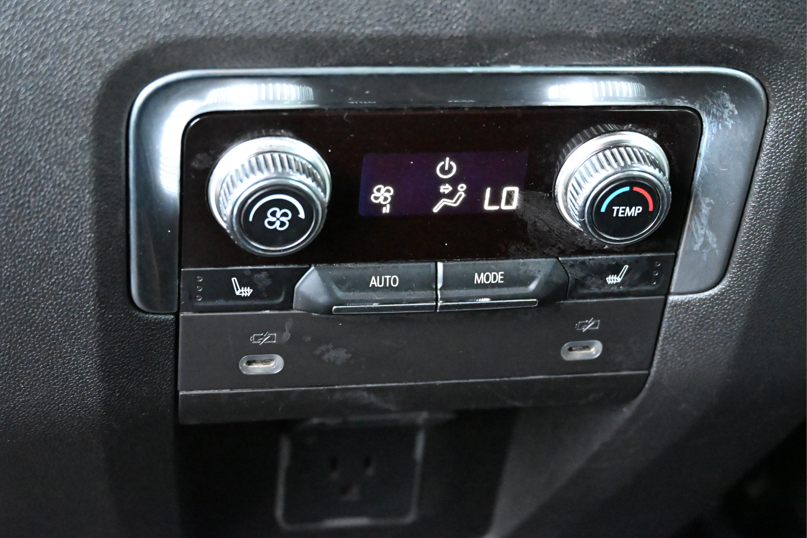 Used 2022 GMC Yukon SLT w/ SLT Premium Package AWD/4WD image 12