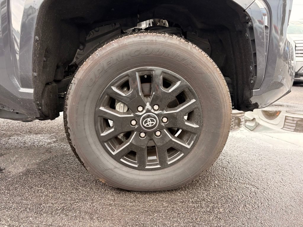 Used 2025 Toyota Tacoma SR5 AWD/4WD image 32