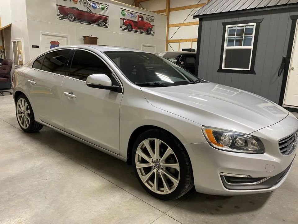 Used 2018 Volvo S60 T5 Inscription image 3