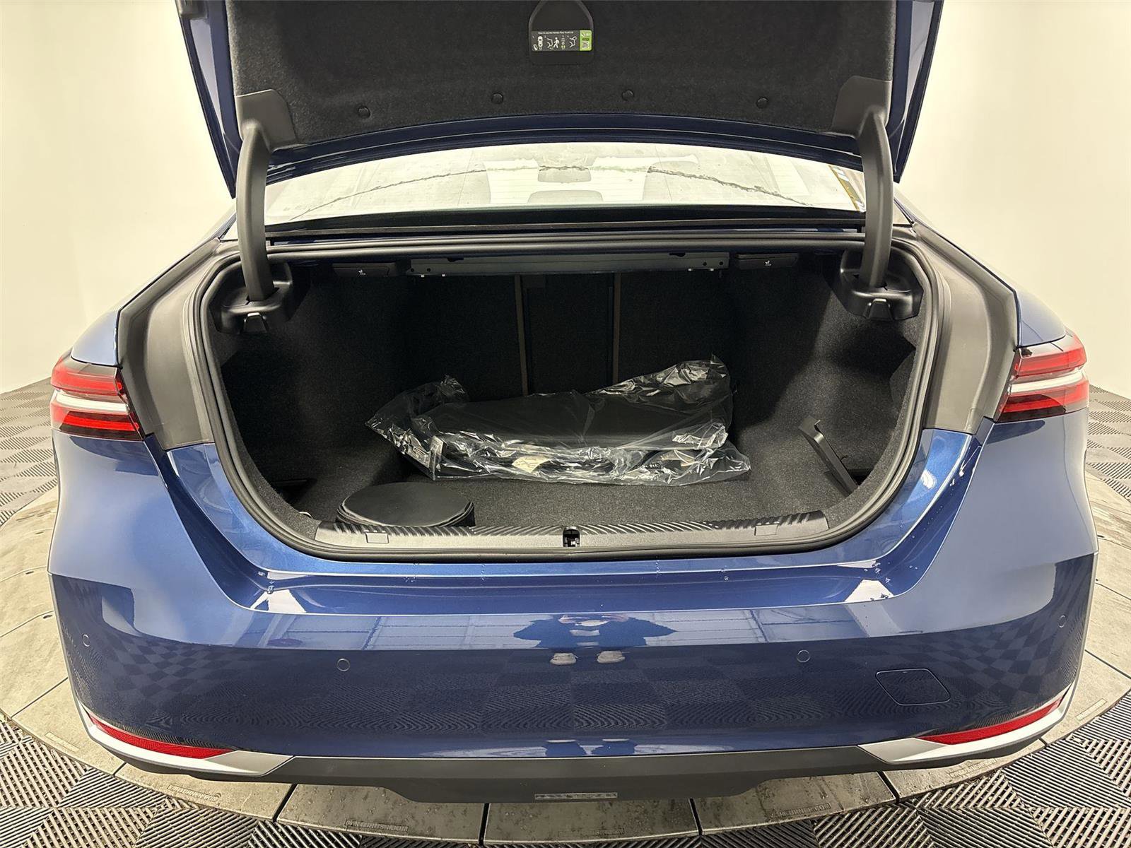 New 2026 BMW 530i xDrive w/ Premium Package AWD/4WD image 21