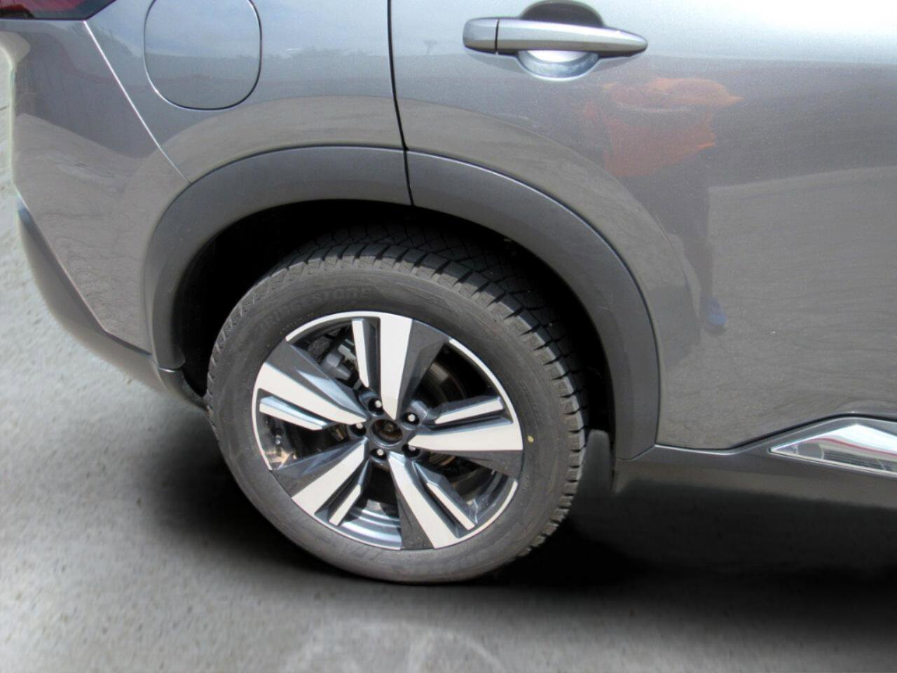 Used 2023 Nissan Rogue SL AWD/4WD image 4