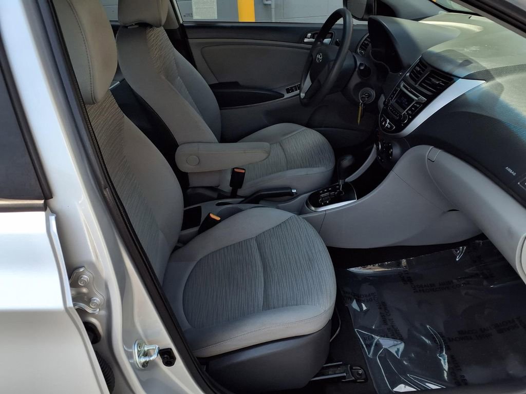 Used 2015 Hyundai Accent GLS image 23