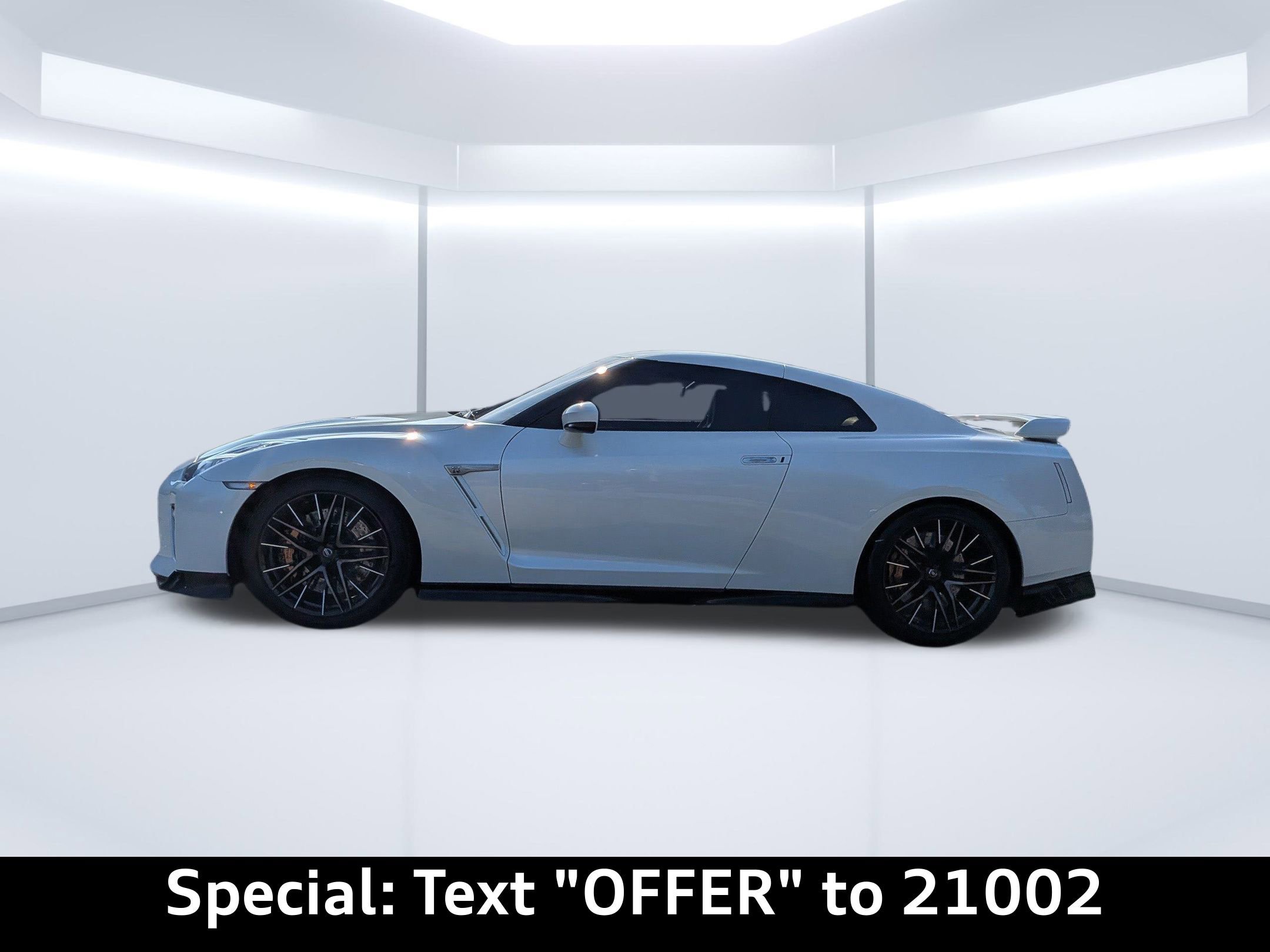 Used 2021 Nissan GT-R Premium image 7