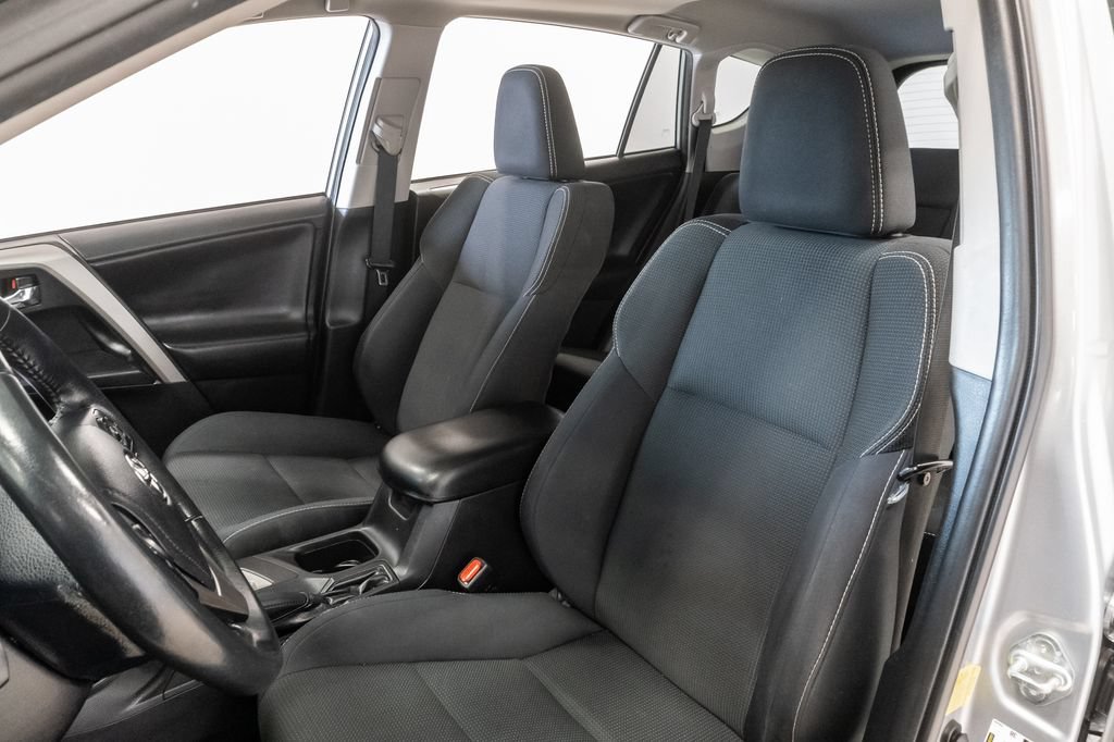 Used 2018 Toyota RAV4 XLE AWD/4WD image 10