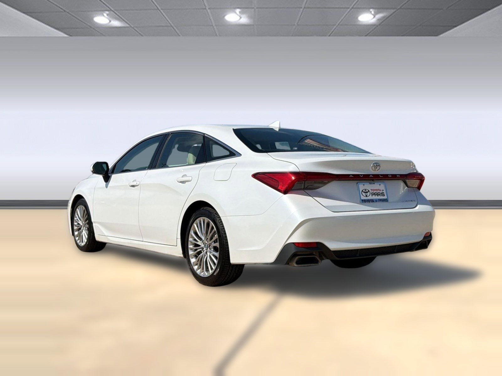 Used 2019 Toyota Avalon Limited image 3