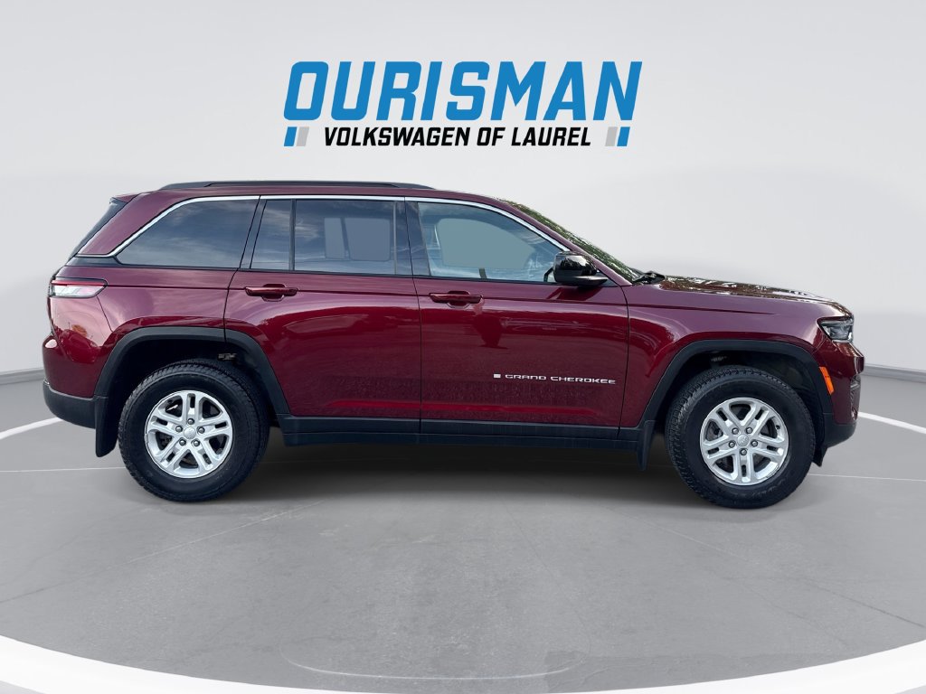 Used 2025 Jeep Grand Cherokee Laredo w/ MOPAR Finishing Package AWD/4WD image 9
