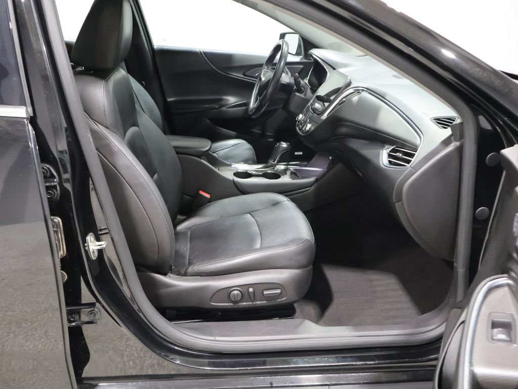 Used 2017 Chevrolet Malibu LT w/ Leather Package FWD image 23