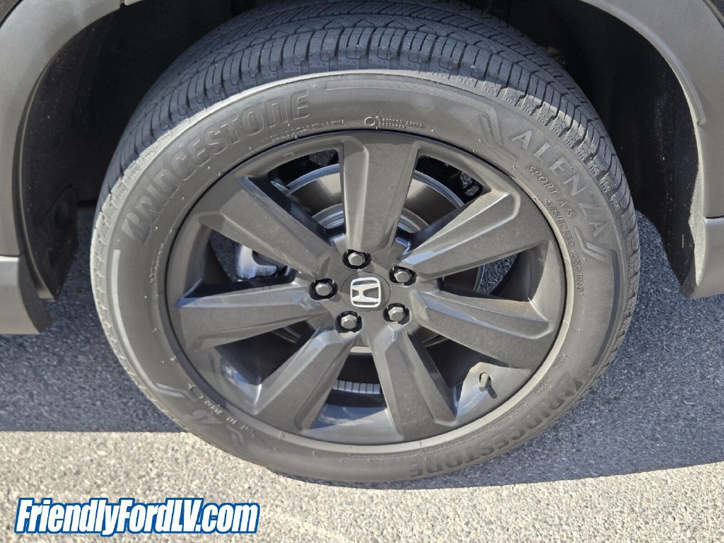 Used 2025 Honda Pilot Black Edition image 4