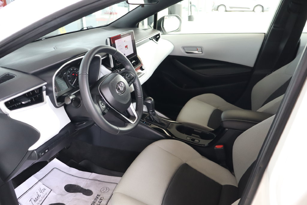 Used 2025 Toyota Corolla SE w/ SE Package FWD image 15