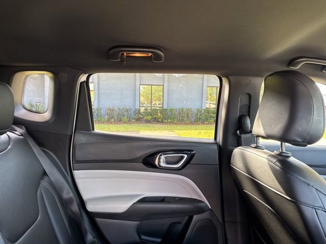 Used 2025 Jeep Compass Limited image 15