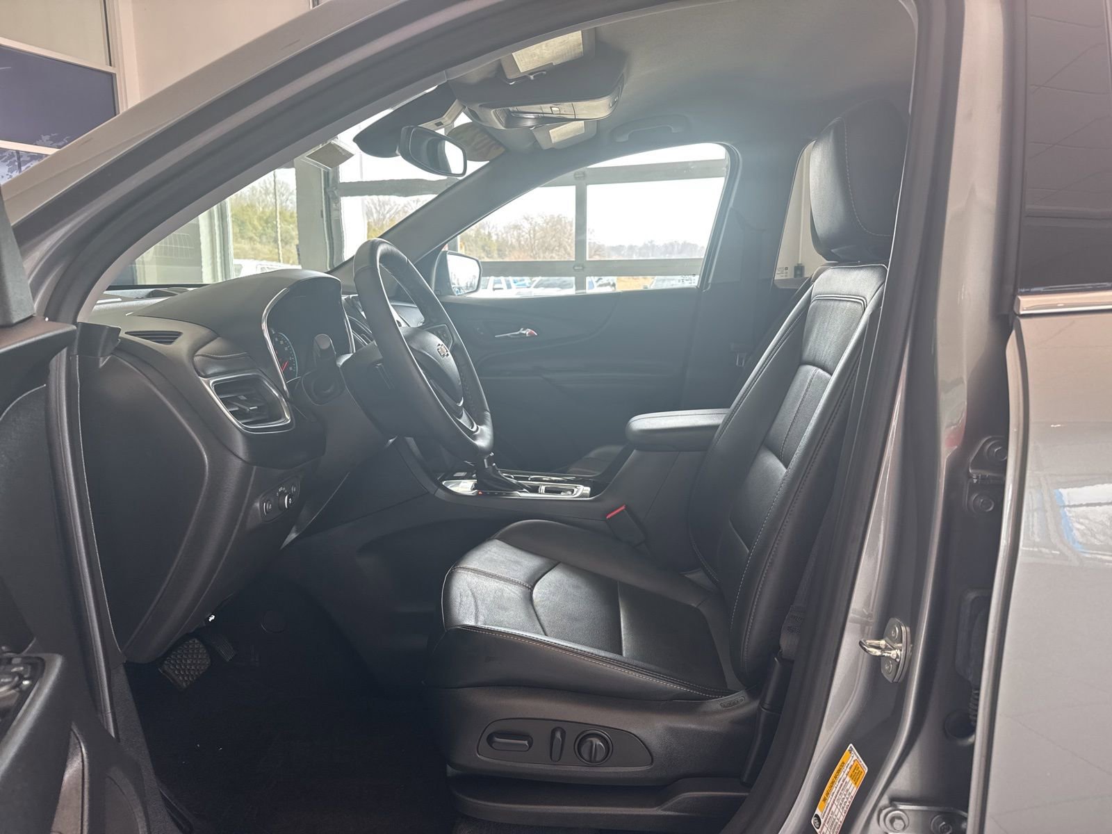 Used 2023 Chevrolet Equinox Premier image 22