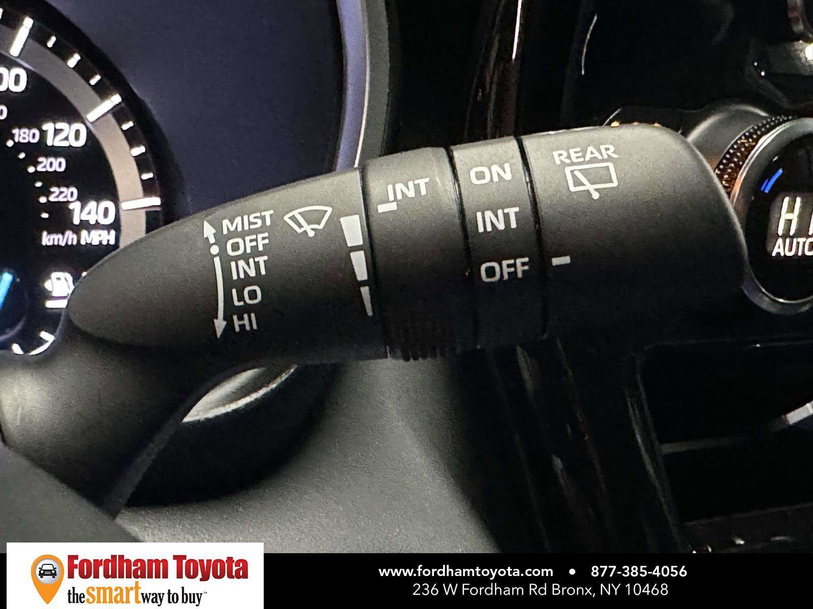 Used 2022 Toyota Highlander XLE AWD/4WD image 37