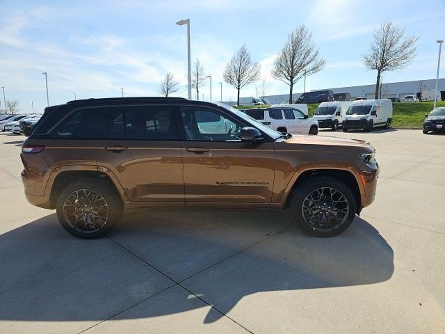 Used 2026 Jeep Grand Cherokee Summit w/ Obsidian Package AWD/4WD image 7
