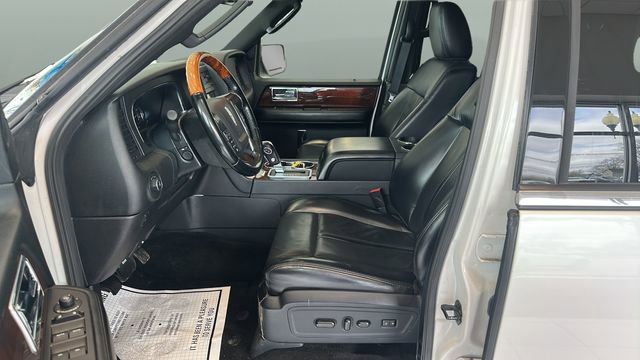 Used 2017 Lincoln Navigator L Select image 12