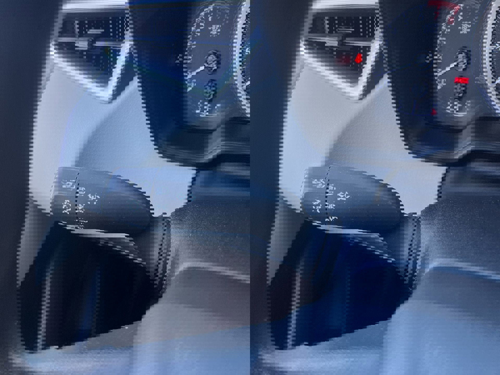 Used 2021 Toyota Corolla LE image 8