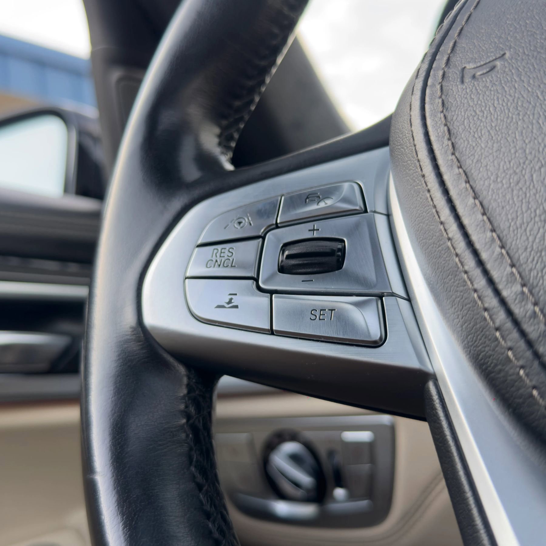 Used 2016 BMW 750Li xDrive image 24