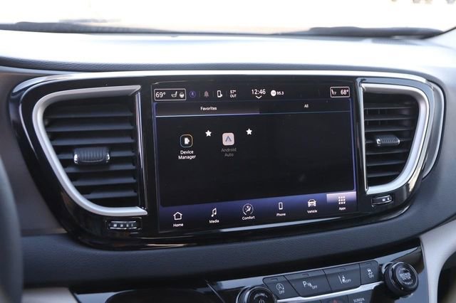 Used 2023 Chrysler Pacifica Touring-L image 18
