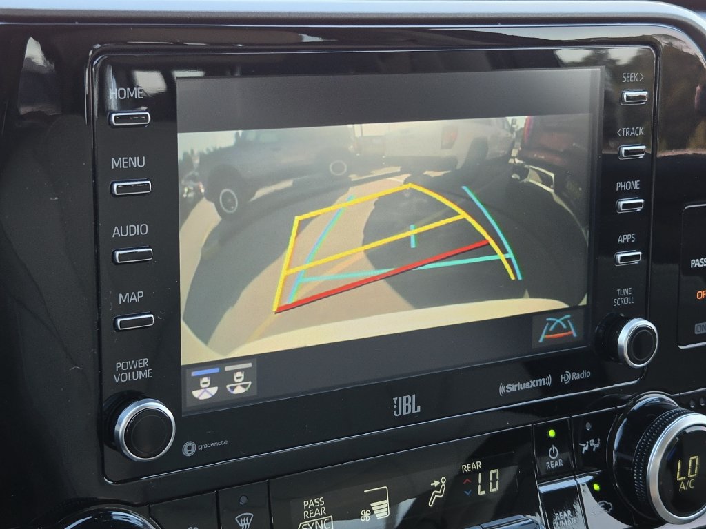 Used 2021 Toyota Highlander Limited FWD image 21