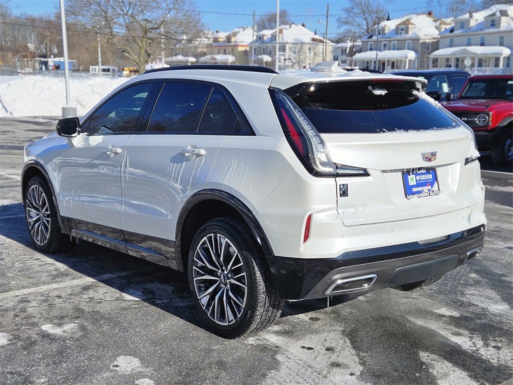 Used 2024 Cadillac XT4 Sport image 3
