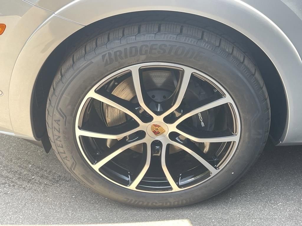 Certified 2025 Porsche Cayenne AWD/4WD image 11