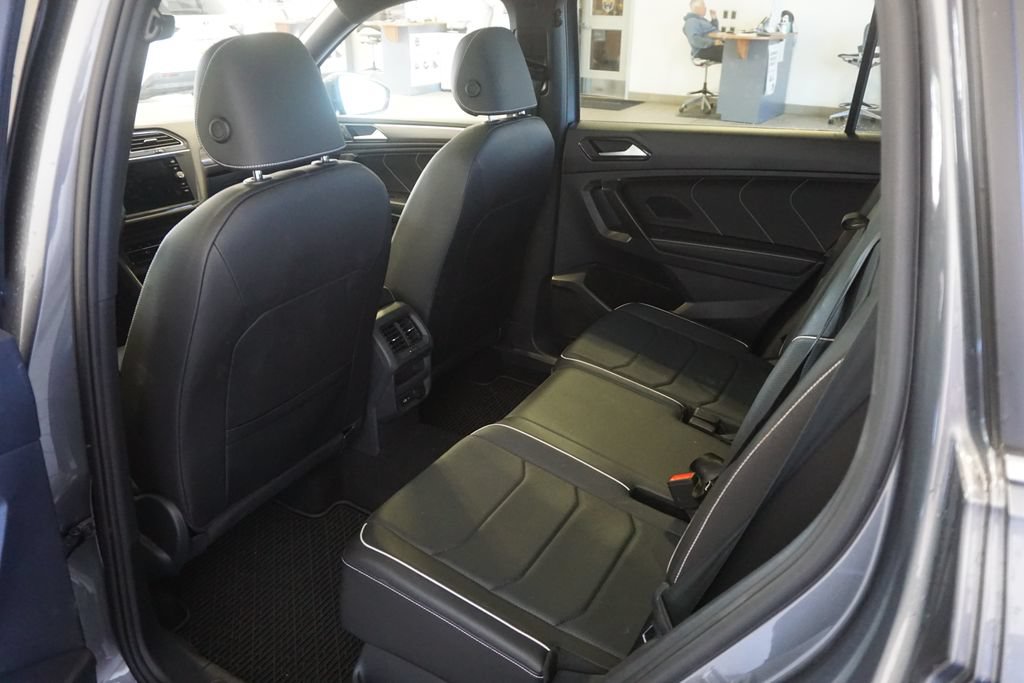 Used 2022 Volkswagen Tiguan SEL R-Line AWD/4WD image 23