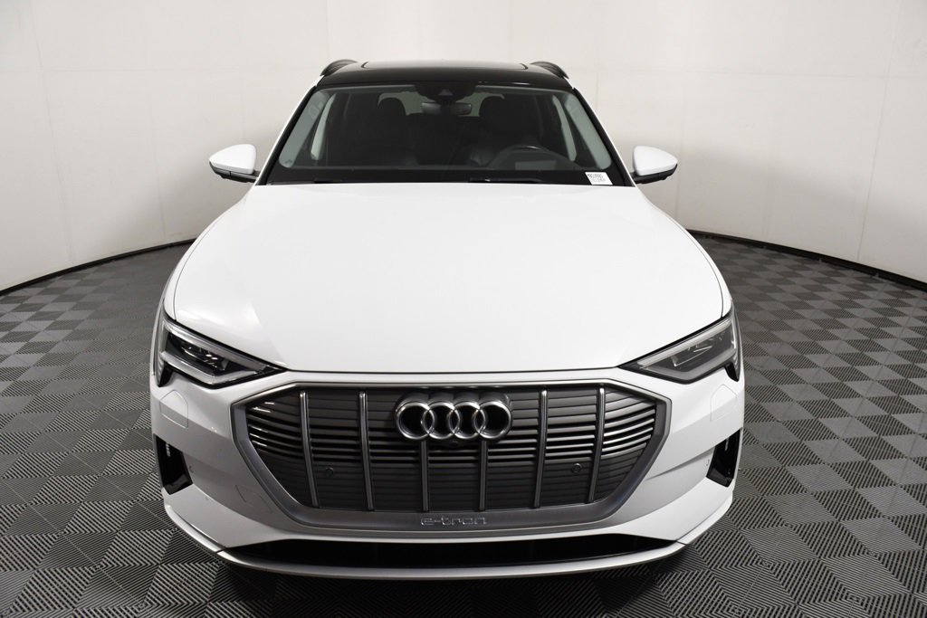Used 2021 Audi e-tron Prestige w/ Prestige Package image 10