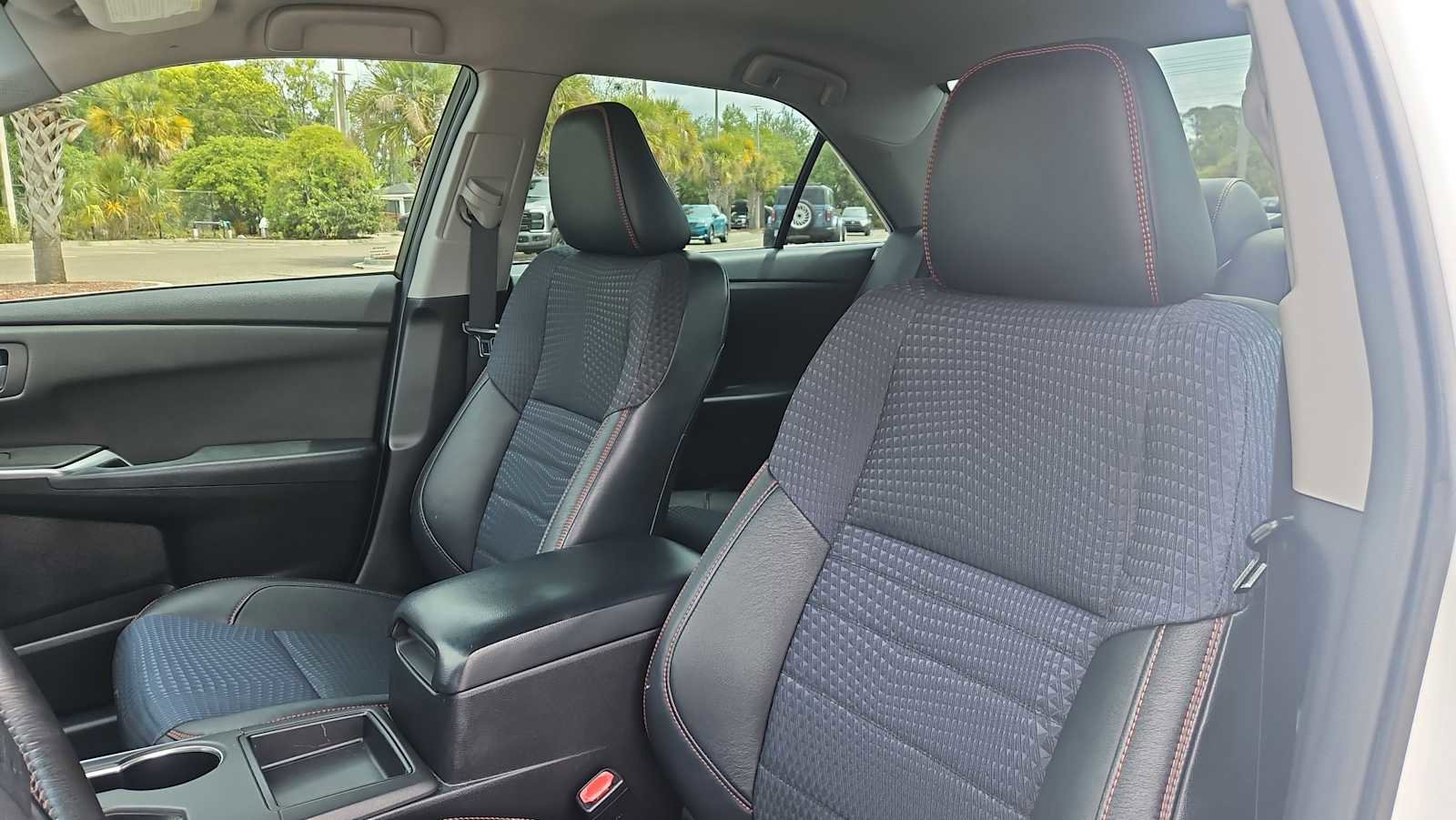 Used 2015 Toyota Camry SE FWD image 13