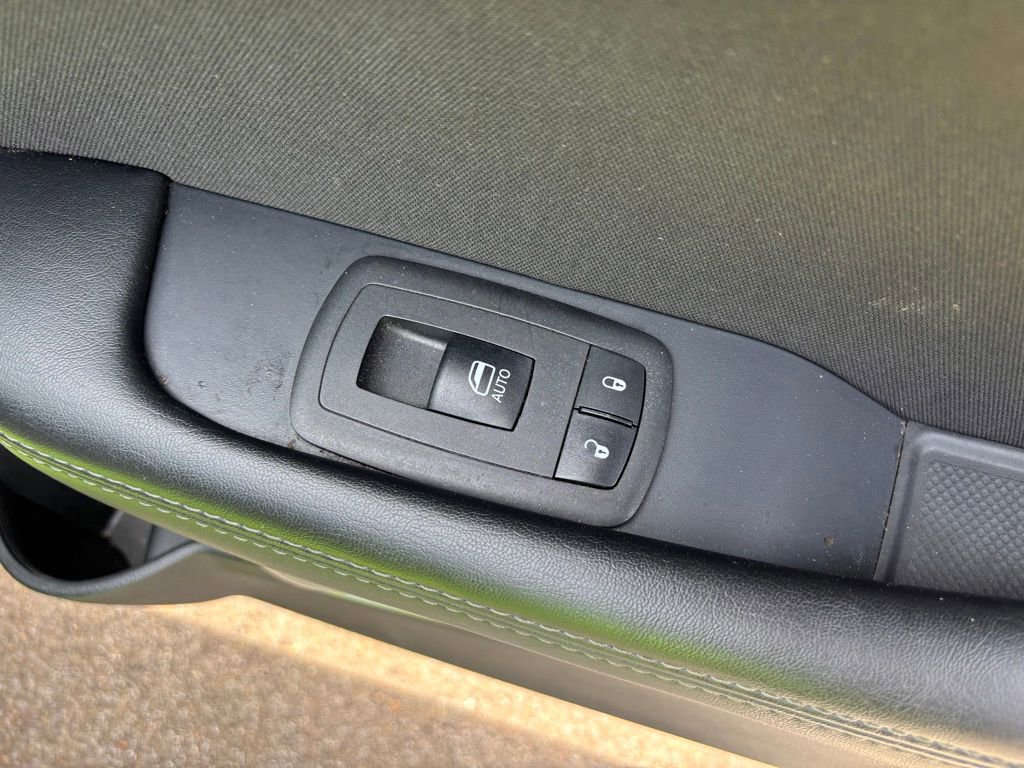 Used 2023 Dodge Challenger SXT image 33