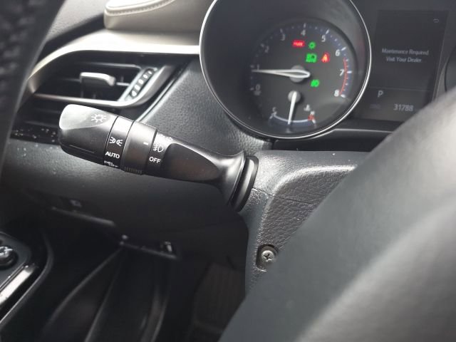 Used 2022 Toyota C-HR Limited FWD image 14